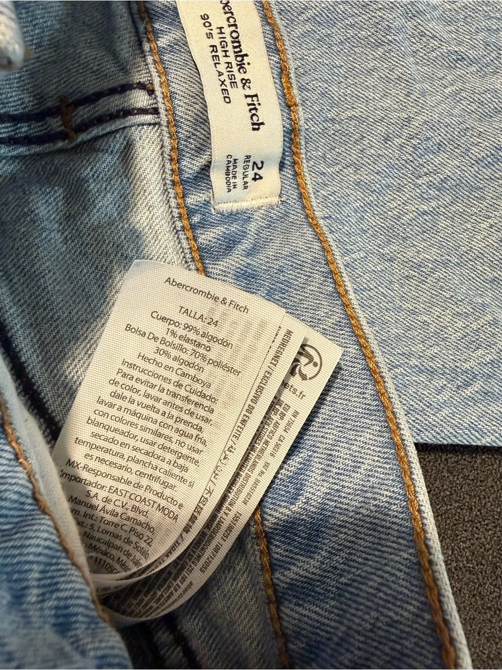 Abercrombie & Fitch High Rise 90’s Relaxed Light Wash Blue Denim Jeans